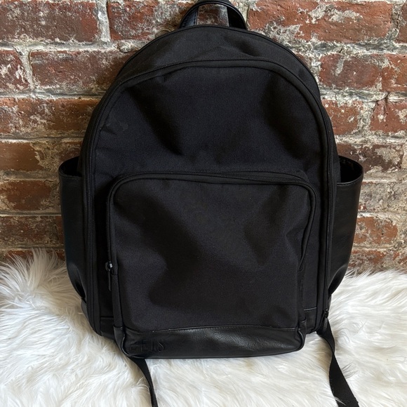 Stylish unisex BEIS Backpack - Picture 1 of 12
